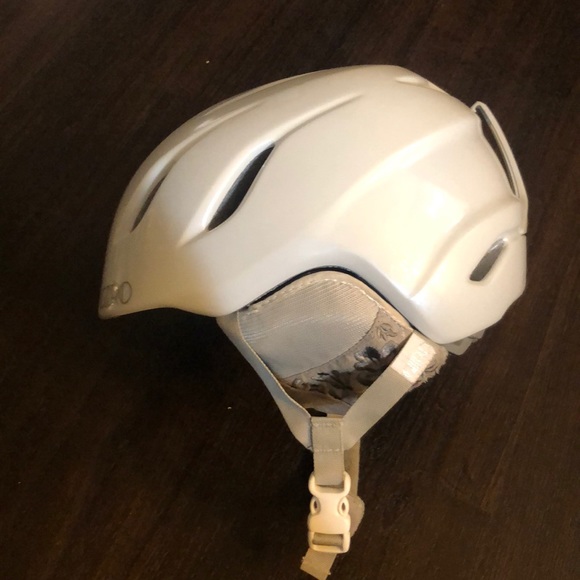 Giro Accessories - Women’s ski helmet 🎿❄️🎿
